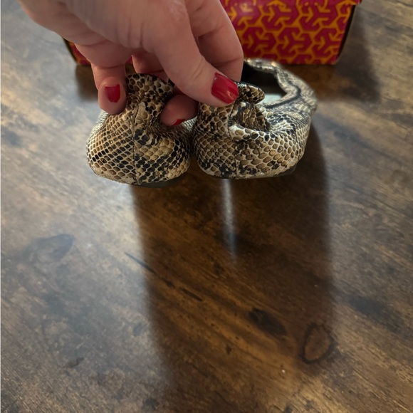 3 for 1 Deal - Tory Burch Black Leather Flats with Gold Logo plus more… - Picture 9 of 10